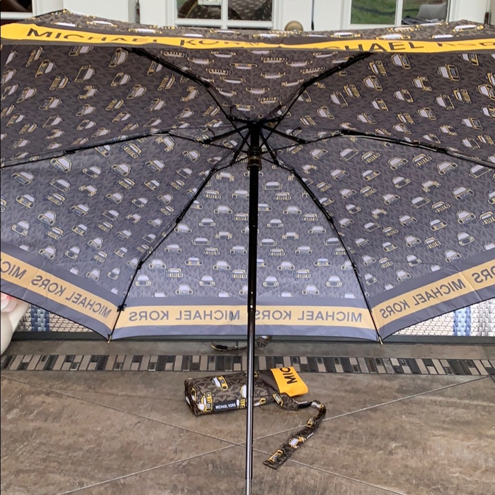 MICHAEL KORS NEW YORK CITY SM COMPACT UMBRELLA - Picture 12 of 16